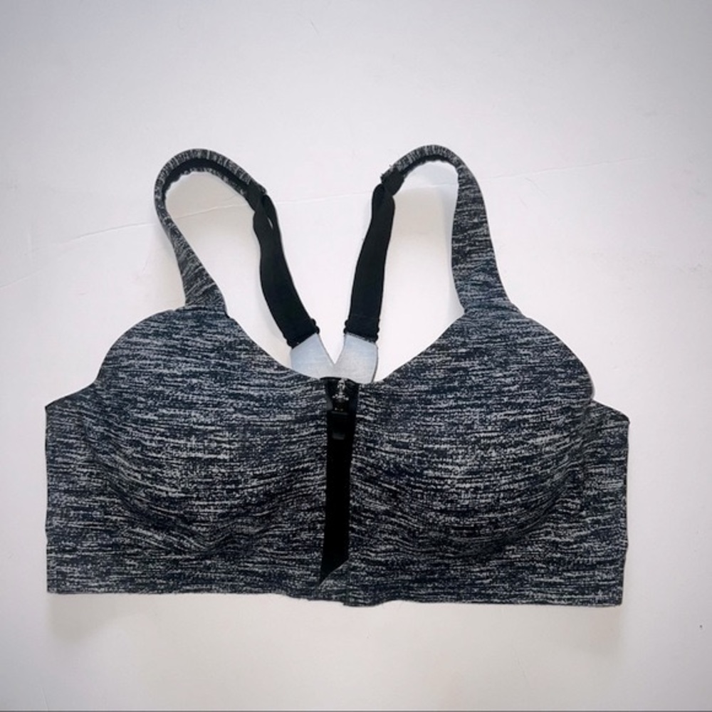 • Victoria Secret incredible knockout ultra max sport bra •